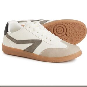 Woman’s Dolce Vita Quantum T-Toe Sneakers size 8